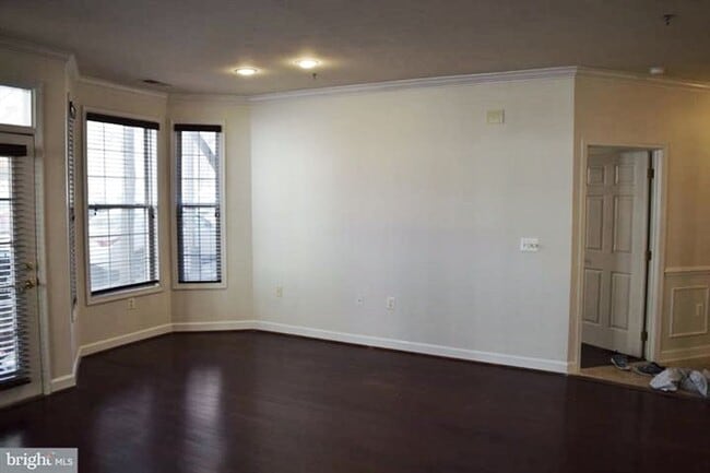 Building Photo - When luxury living, convenience and affordability converge the result is magical! Amazing location!