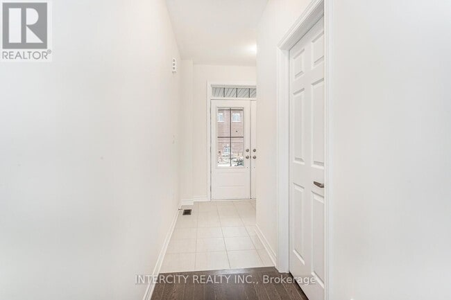 Building Photo - 299 Fleetwood Dr