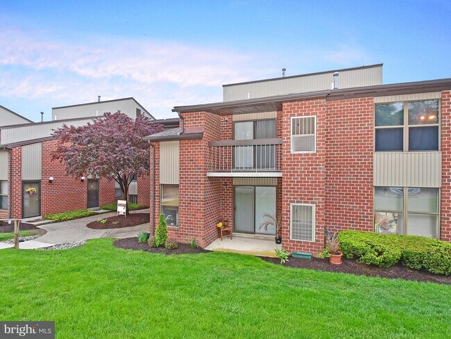Building Photo - 1200 Hampton Hill Ct