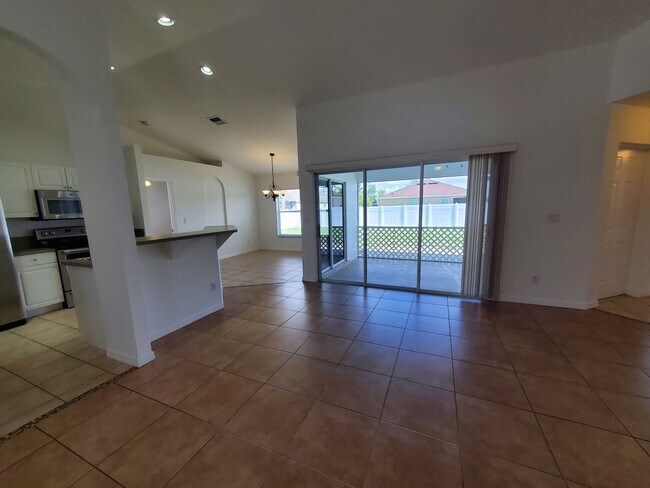 Foto del edificio - Fenced Yard SW area 3/2 Rent Ready
