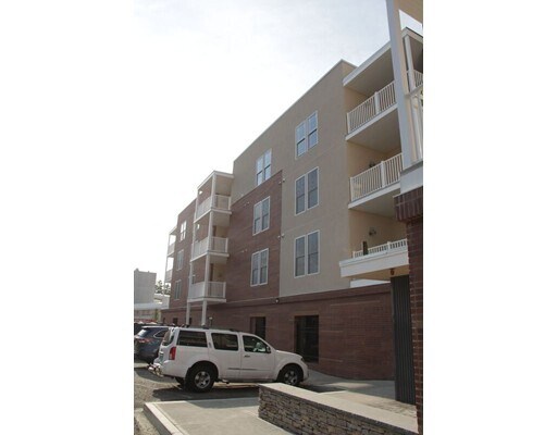 Building Photo - 978 Worcester St