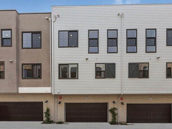 Foto del edificio - BRAND NEW 4 BED, 3.5 BATHS, 2070 SQ FT TOWNHOME BY KH HOMES