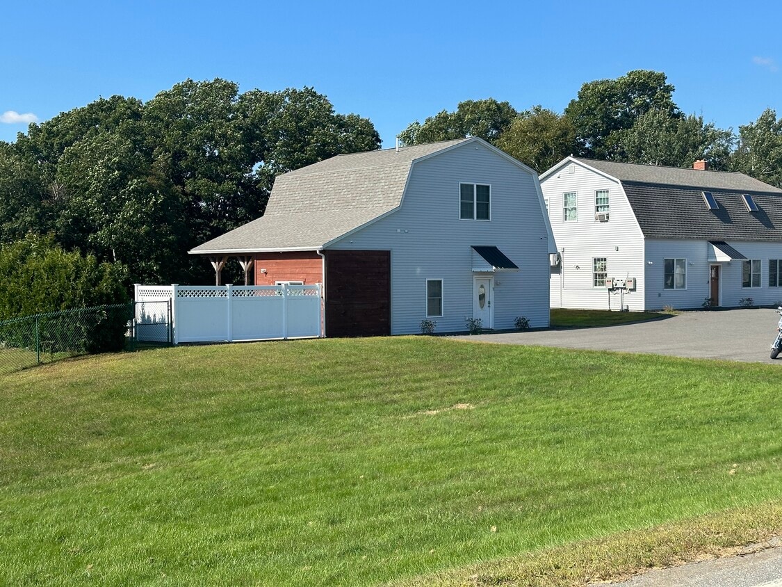 Primary Photo - 524 W River Rd