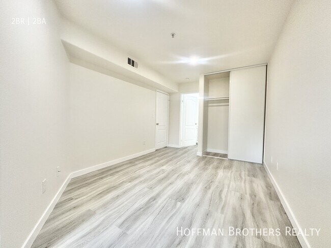 Building Photo - 7323 Winnetka Ave