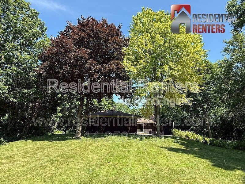 Building Photo - 11539 N Parkview Dr