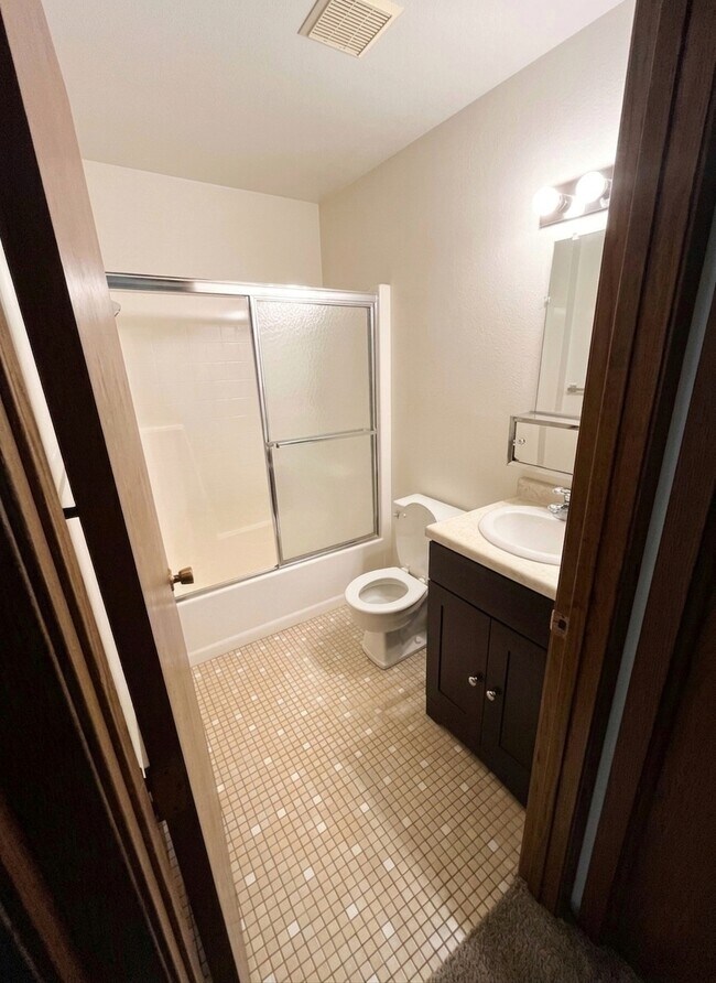 Foto del edificio - 2536 Spooner Ave