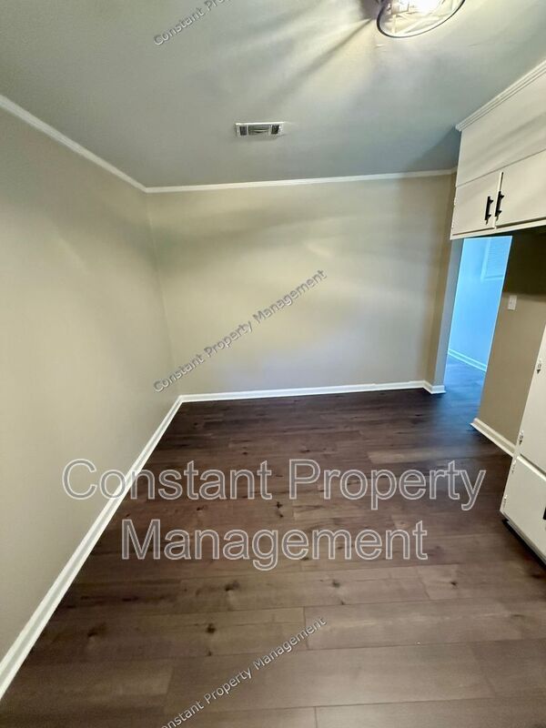 Foto del edificio - 4301 Ayers Rd