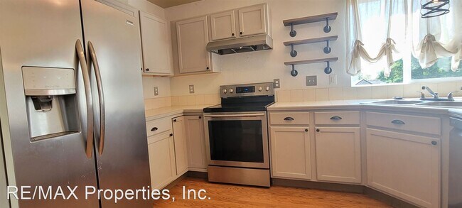 Building Photo - 4 br, 3.5 bath House - 3241 Viero Dr