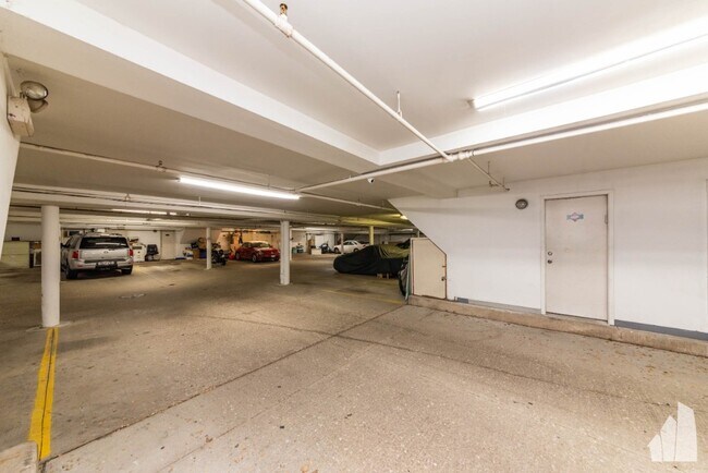 Foto del edificio - 5035 Warren St
