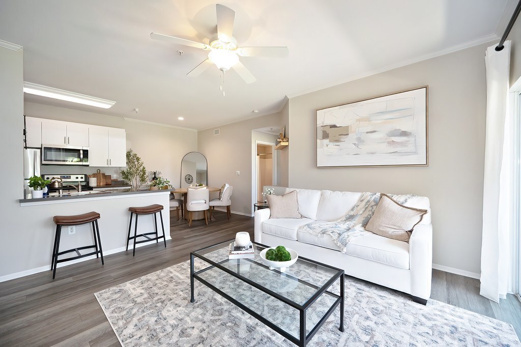 Foto principal - Eagle Glen Apartments