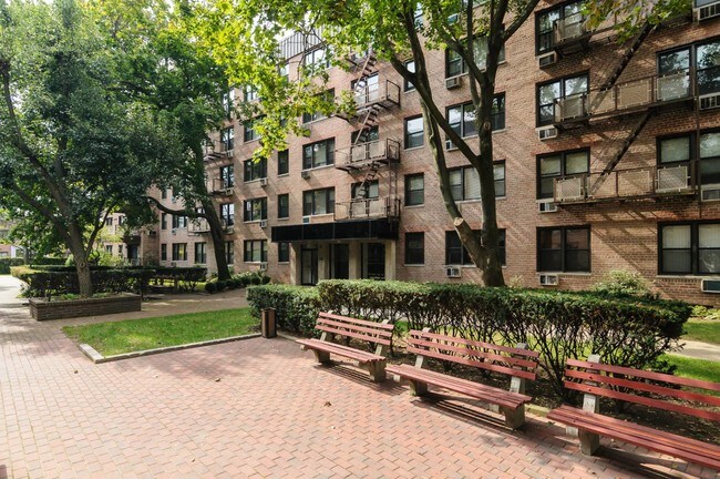 Foto del edificio - 4 Birchwood Ct