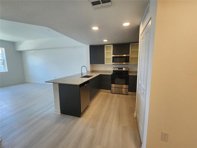 Foto del edificio - 5579 Millenia Park Blvd