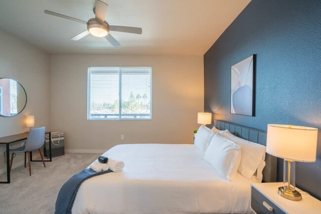 Building Photo - 1890 S Country Club Way