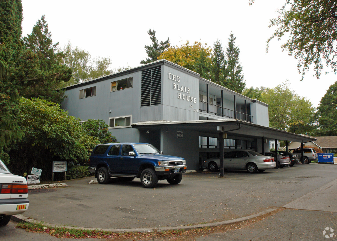 Building Photo - The Blair House