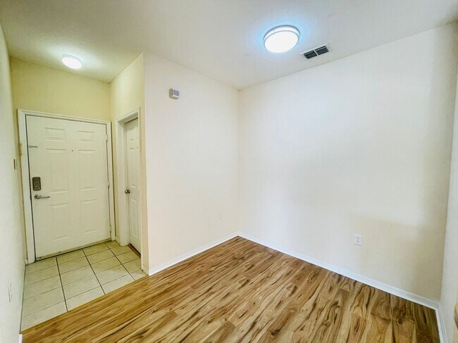 Foto del edificio - Exclusive Opportunity & Modern Elegance in...