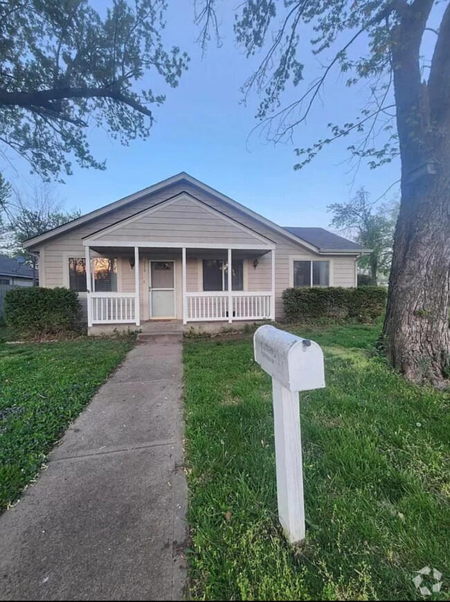 Water Works Apartments for Rent with a Garage Olathe, KS 1 Rentals