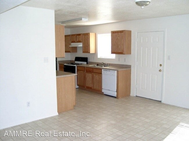 Building Photo - 3 br, 2 bath House - 10904 Bandelier Dr NW