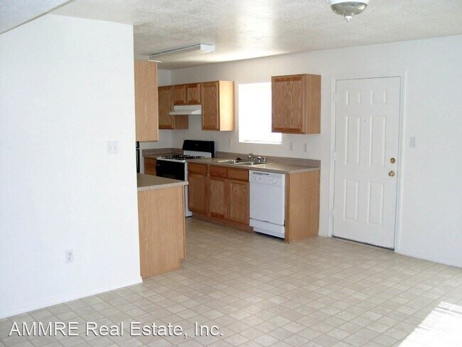 Foto del edificio - 3 br, 2 bath House - 10904 Bandelier Dr NW