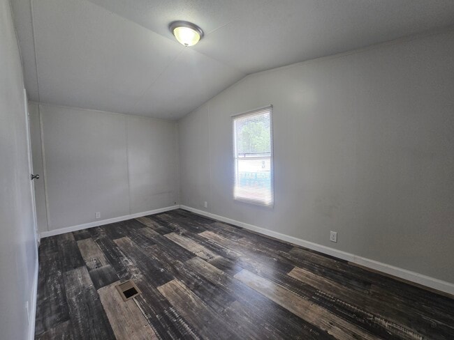 Building Photo - 210 Jamback Rd