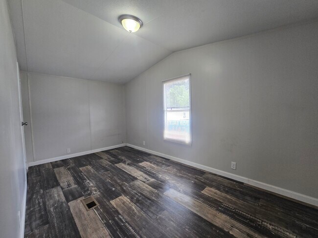 Foto del edificio - 210 Jamback Rd