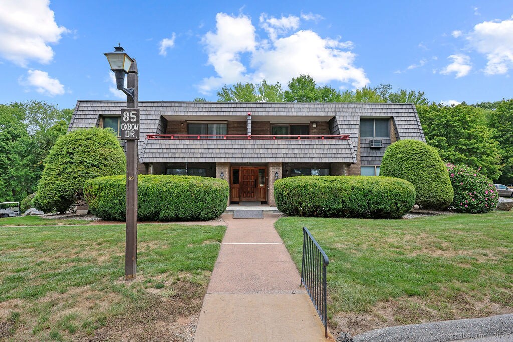 Primary Photo - 85 Oxbow Dr