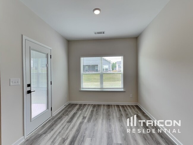 Building Photo - 3201 Azteca Wy
