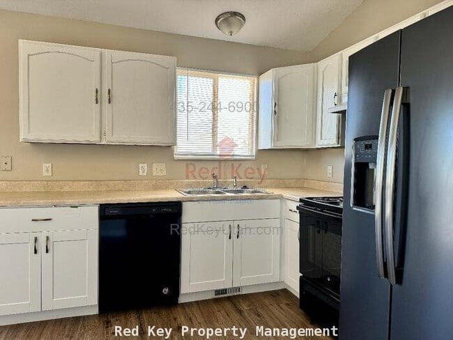 Building Photo - 350 W Single Family Home