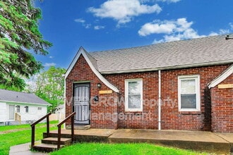 Building Photo - 1510 N Gladstone Ave