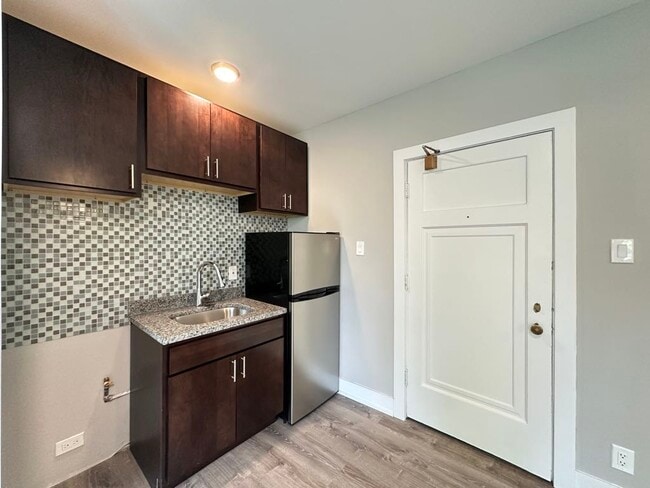 Foto del edificio - 4551 N Damen Ave