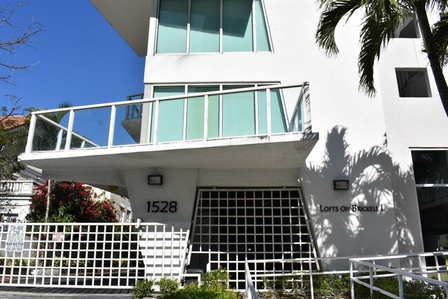 Building Photo - 1528 Brickell Ave