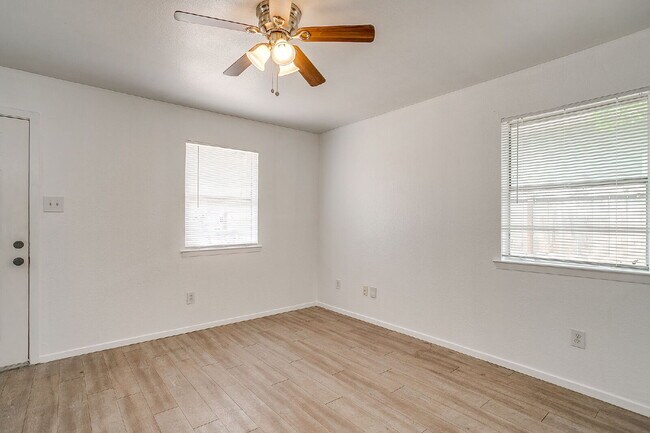 Foto del edificio - Charming 2 bedroom, 1 bath Fairmount Duplex