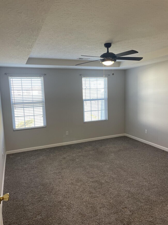 Foto del edificio - 204 Applewood Ln