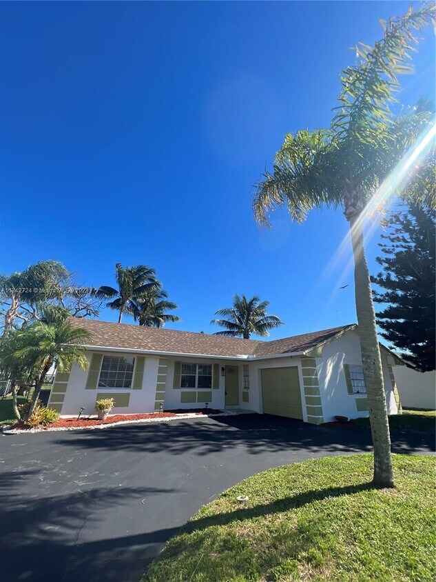 19420 Carolina Cir, Boca Raton, FL 33434 House for Rent in Boca Raton