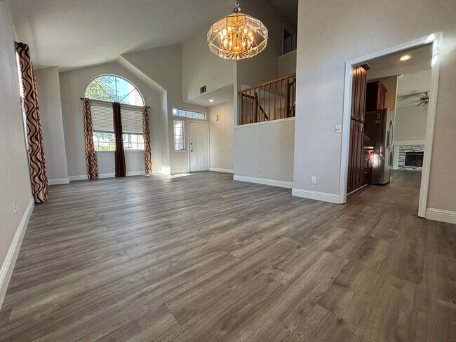 Building Photo - Beautiful 4 Bedroom 2.5 Bath home in Oakley