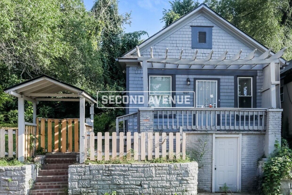 Foto principal - 1037 Metropolitan Ave