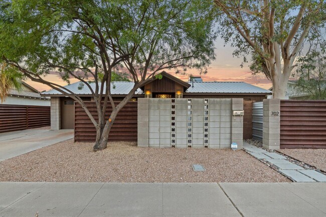 Building Photo - 702 N 72nd Pl