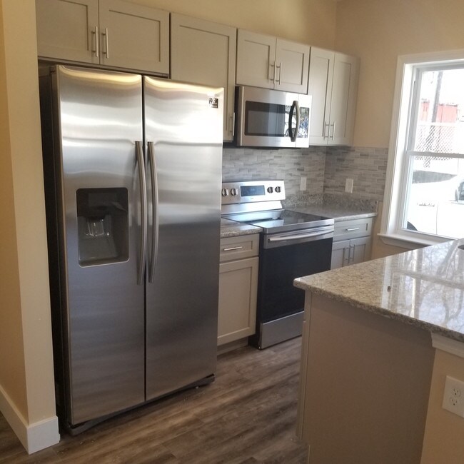 Building Photo - 901 Main St