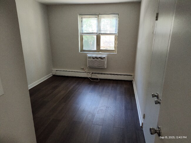 Foto del edificio - 7301 Ridge