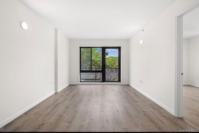 Foto del edificio - 214-10 15th Ave