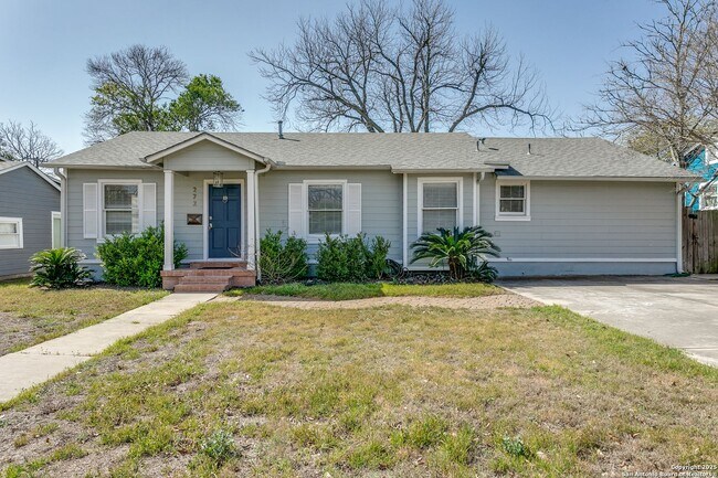 Foto del edificio - CHARMING 3-BEDROOM HOME IN ALAMO HEIGHTS