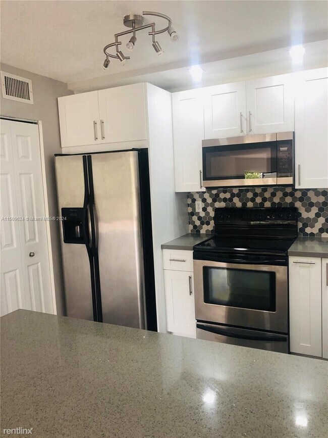 Foto del edificio - 3 br, 2 bath House - 8810 SW 132nd Pl # 404DN