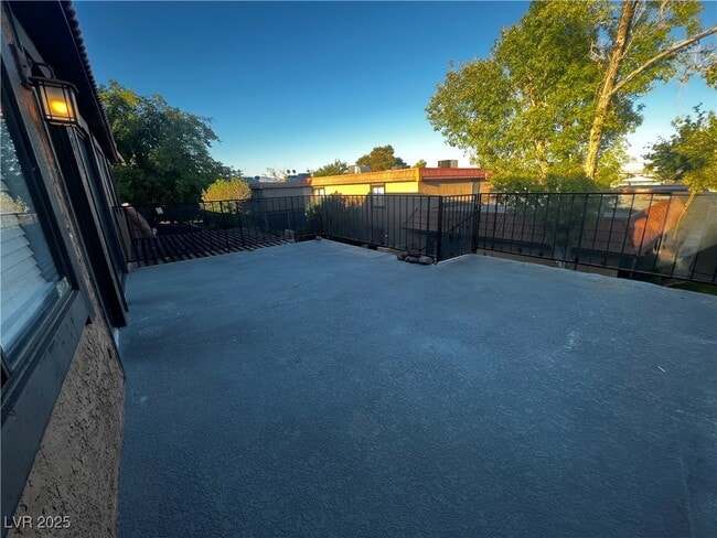 Building Photo - 301 Brookside Ln