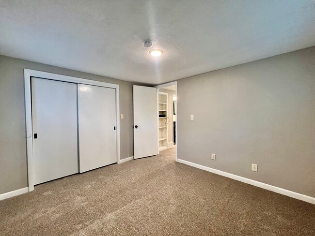Building Photo - 1420 3rd Ave SW