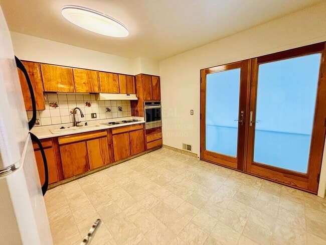 Building Photo - 5721 Everett St