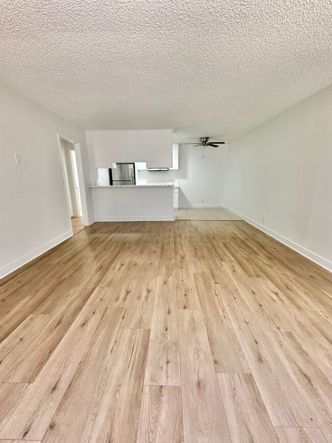 Building Photo - One Bedroom/One Bath FOR RENT!