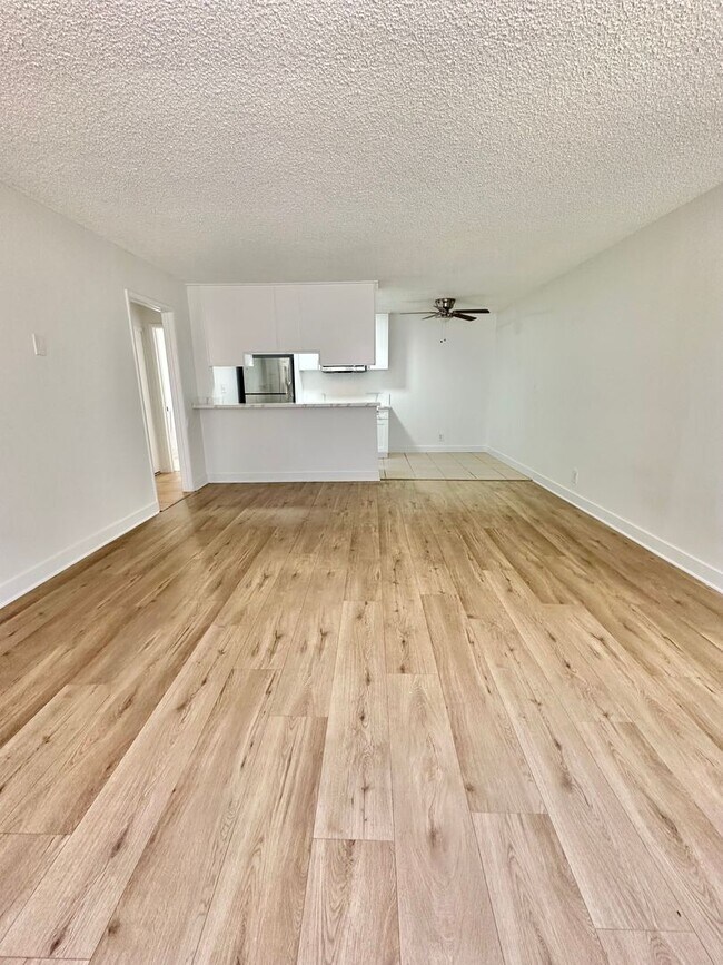 Foto del edificio - One Bedroom/One Bath FOR RENT!
