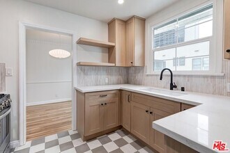 Building Photo - 405-404 Shirley Pl