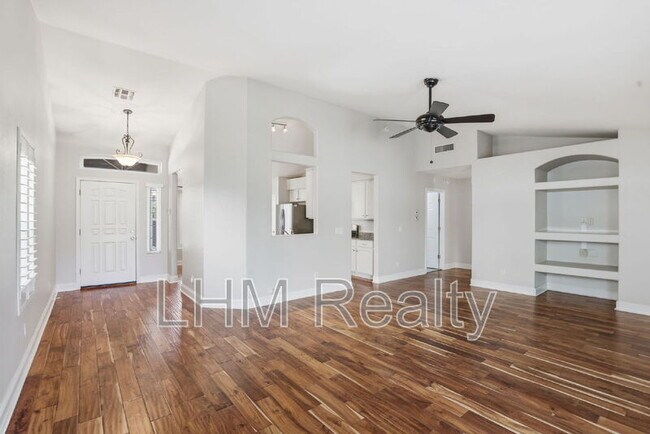 Foto del edificio - 1146 S Larkspur St