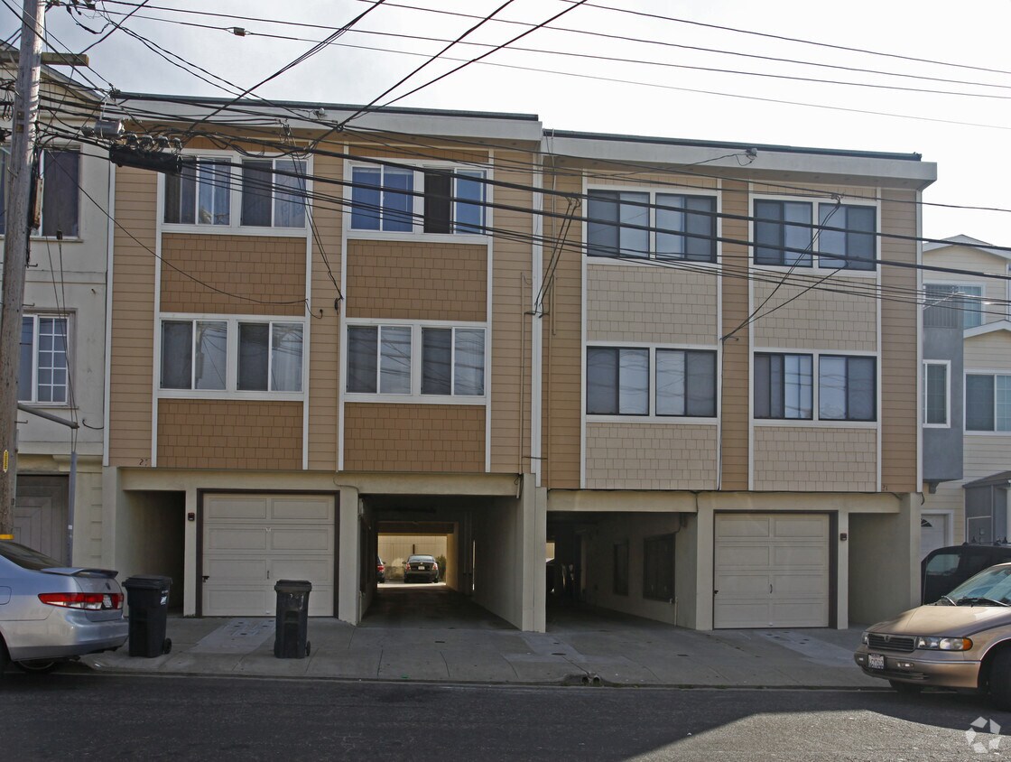 Building Photo - 25-31 1st Ave