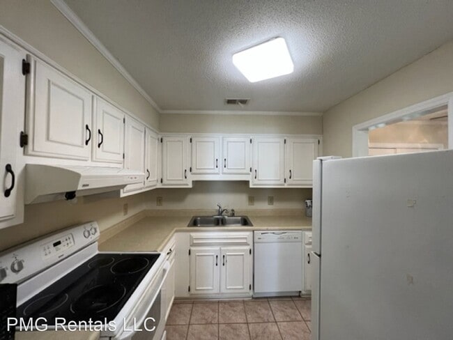 Building Photo - 2 br, 2 bath House - 6 Somerset Townhomes